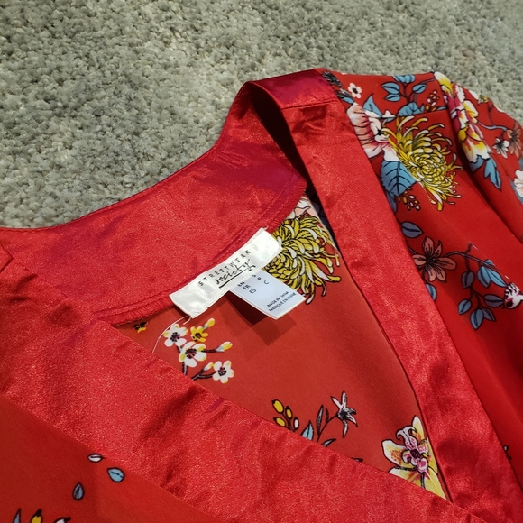 Floral Romper - Picture 2 of 5